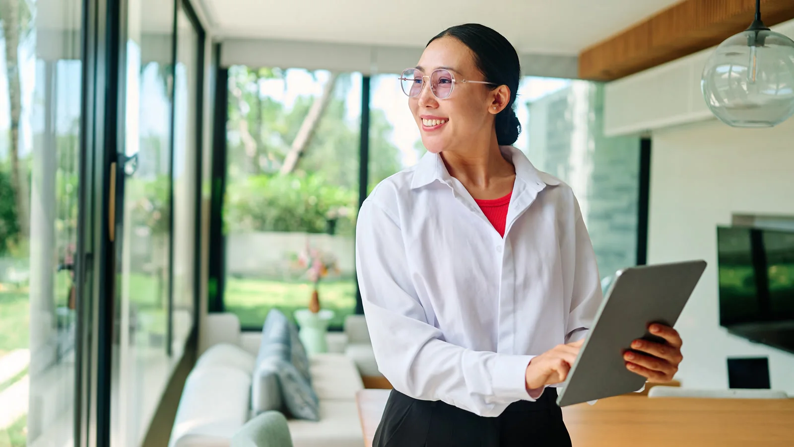 Triangle home seller meeting with an agent